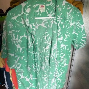 Men’s Levi button down shirt